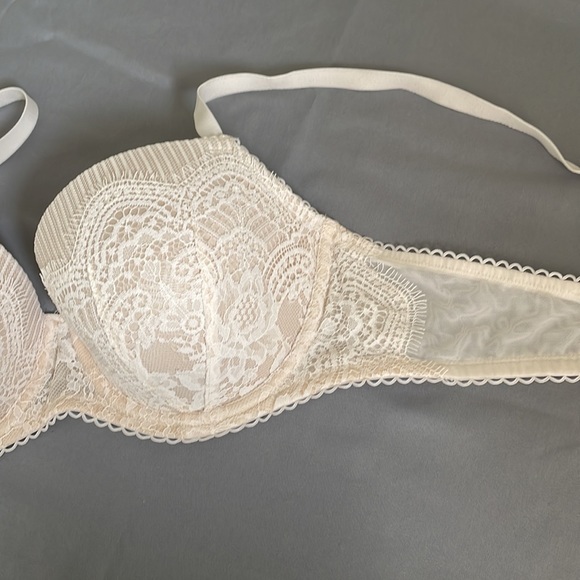 Victoria’s Secret Dream Angels Lined Demi. 38C cream cup with ivory lace. - Picture 12 of 12